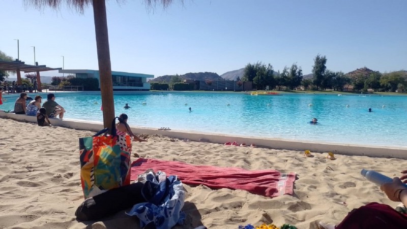 Elegante Casa 2 Pisos 4 Dormitorios 3 Baños, Servicios.