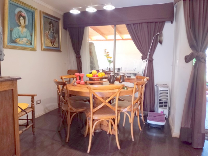 Elegante Casa 2 Pisos 4 Dormitorios 3 Baños, Servicios.