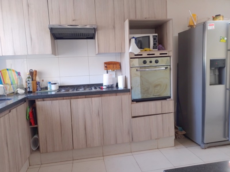 Elegante Casa 2 Pisos 4 Dormitorios 3 Baños, Servicios.