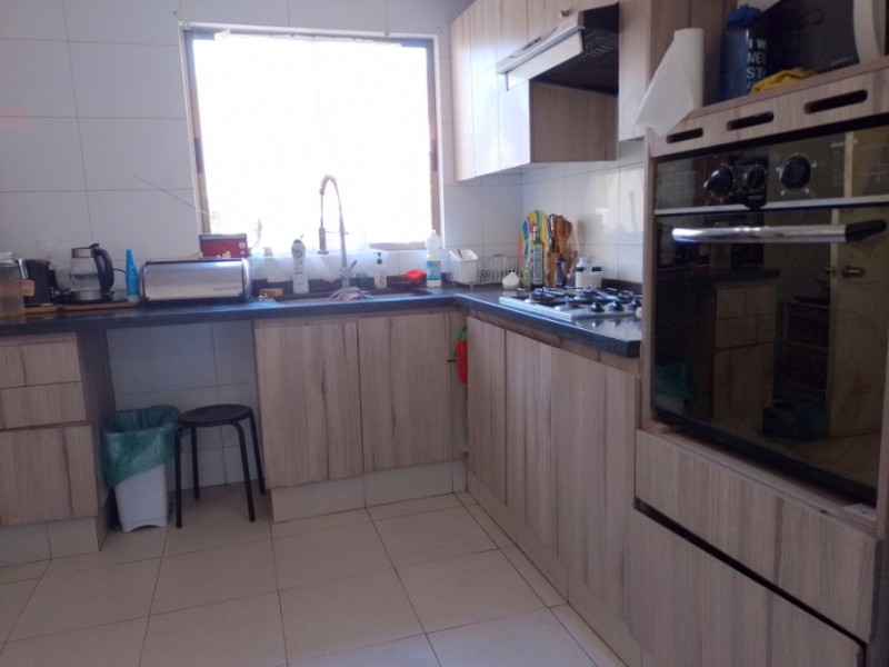 Elegante Casa 2 Pisos 4 Dormitorios 3 Baños, Servicios.