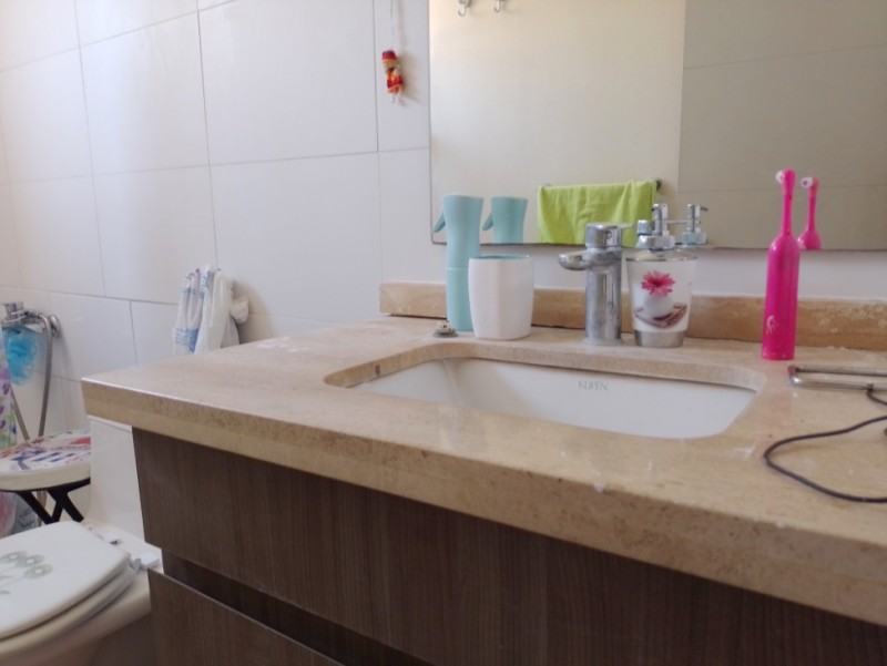 Elegante Casa 2 Pisos 4 Dormitorios 3 Baños, Servicios.