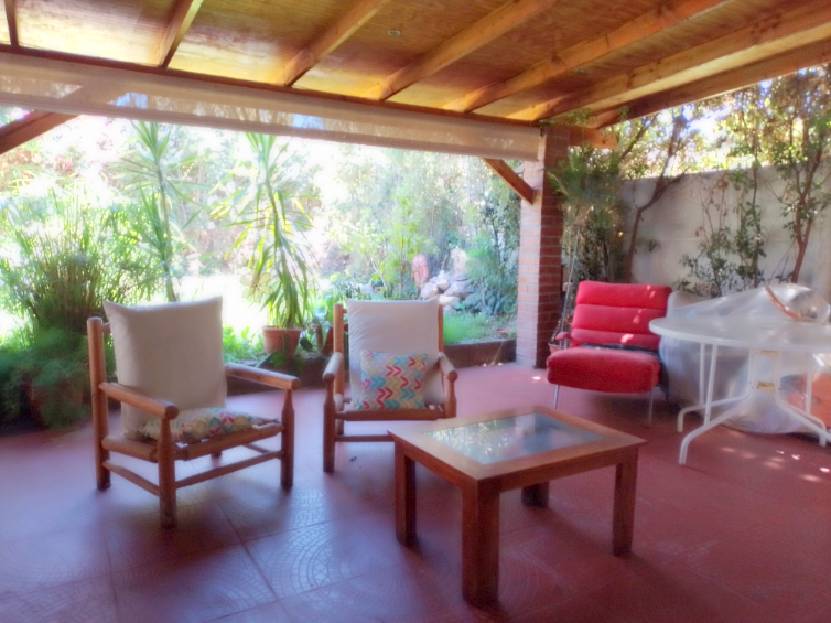 Elegante Casa 2 Pisos 4 Dormitorios 3 Baños, Servicios.