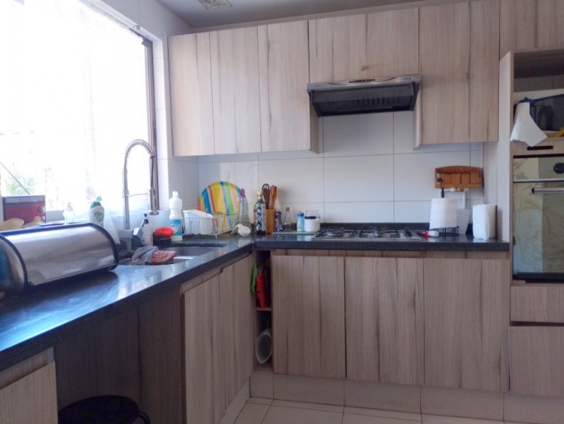 Elegante Casa 2 Pisos 4 Dormitorios 3 Baños, Servicios.