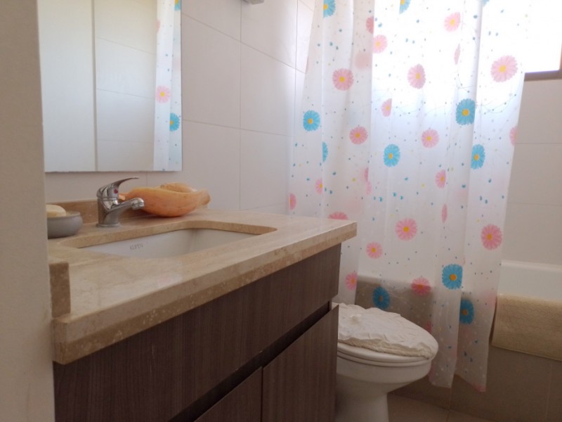 Elegante Casa 2 Pisos 4 Dormitorios 3 Baños, Servicios.