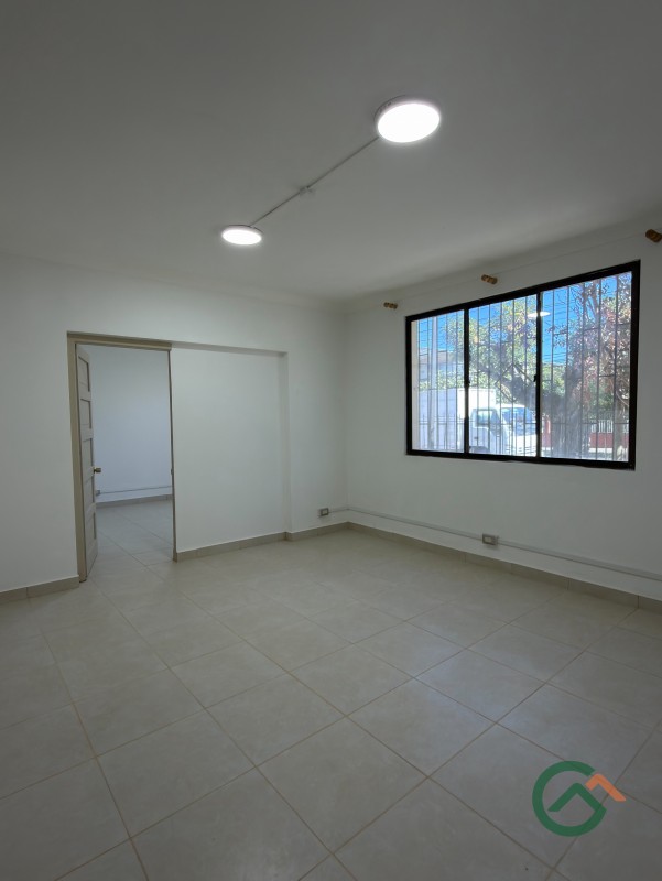 Casa Comercial, en Av Claudina Urrutia