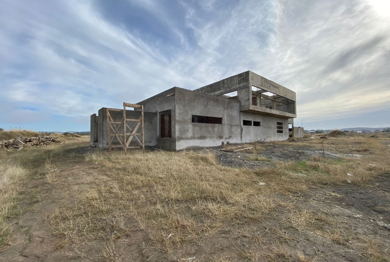 Gran Casa en Construcción y Terreno Cercano A la Ciudad