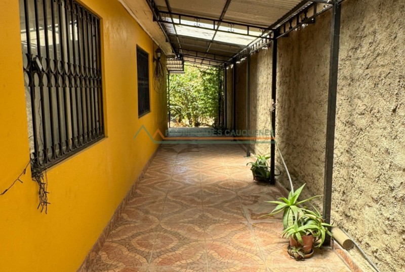 Casa Con Amplio Terreno A Pasos de Av. Doctor Meza