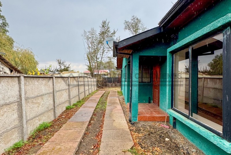 Casa Sólida en Barrio Residencial, Cercana Al Hospital