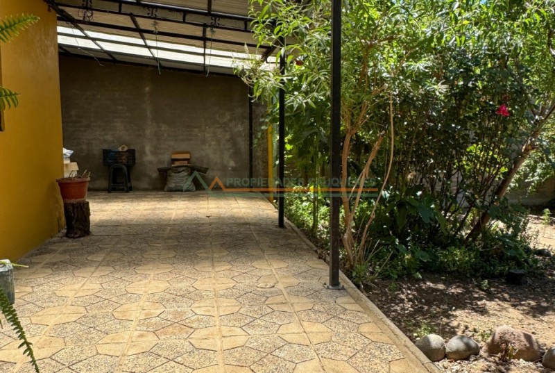 Casa Con Amplio Terreno A Pasos de Av. Doctor Meza