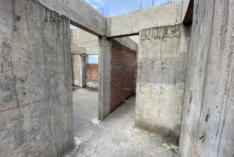 Gran Casa en Construcción y Terreno Cercano A la Ciudad