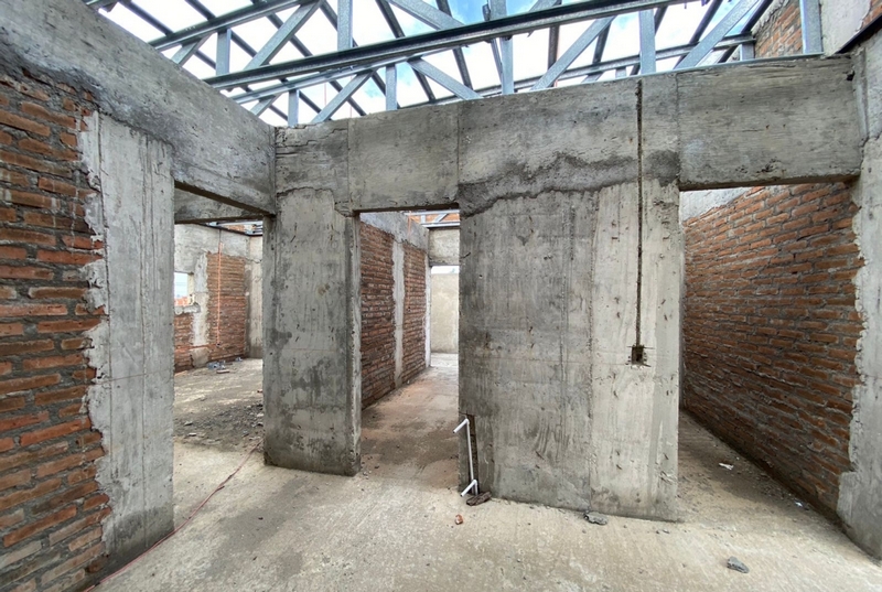 Gran Casa en Construcción y Terreno Cercano A la Ciudad