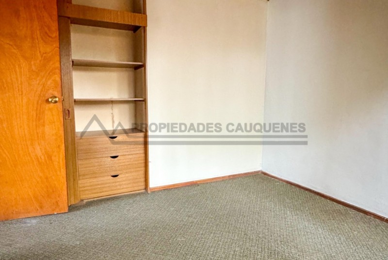 Casa Sólida en Barrio Residencial, Cercana Al Hospital