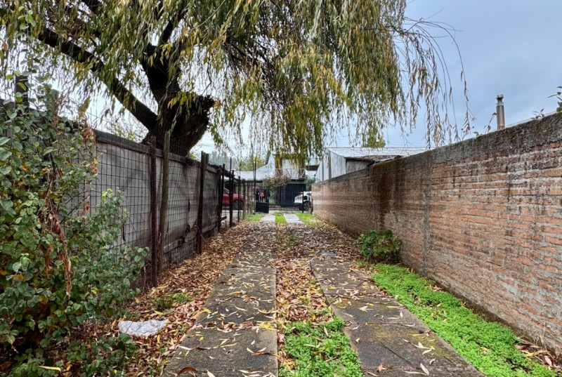 Casa Sólida en Barrio Residencial, Cercana Al Hospital