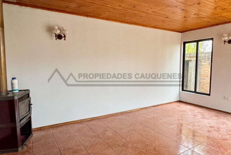 Casa Sólida en Barrio Residencial, Cercana Al Hospital
