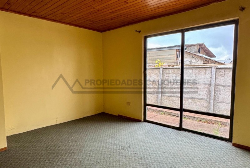 Casa Sólida en Barrio Residencial, Cercana Al Hospital