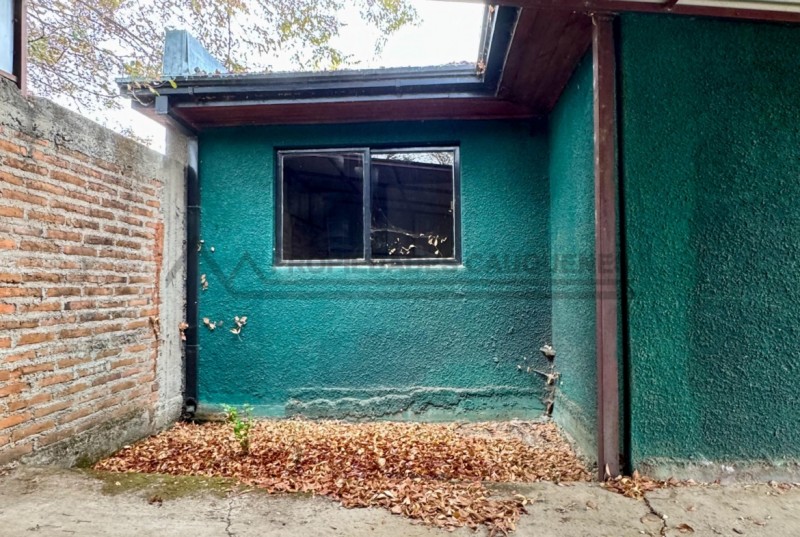 Casa Sólida en Barrio Residencial, Cercana Al Hospital