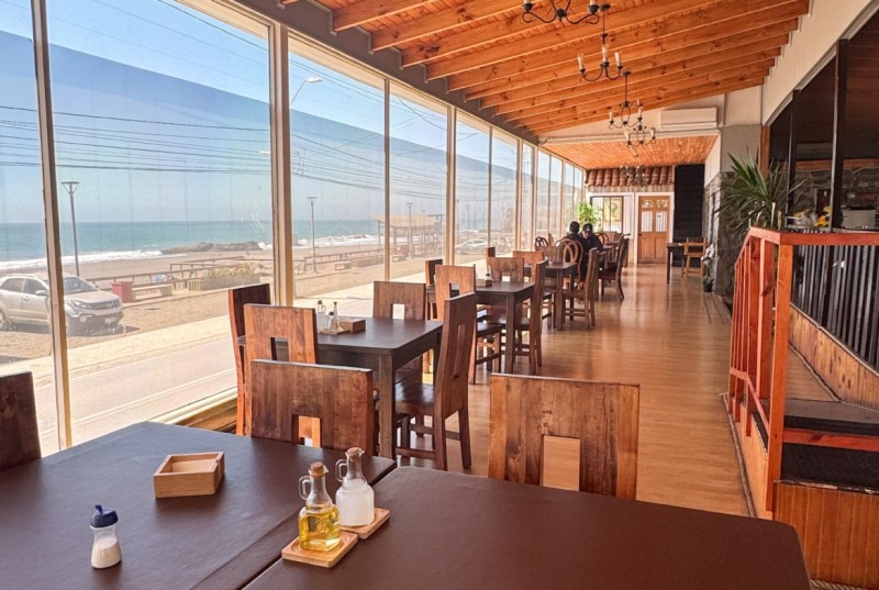 Pelluhue Restaurant Con 3 Ambientes, Al Lado de la Playa