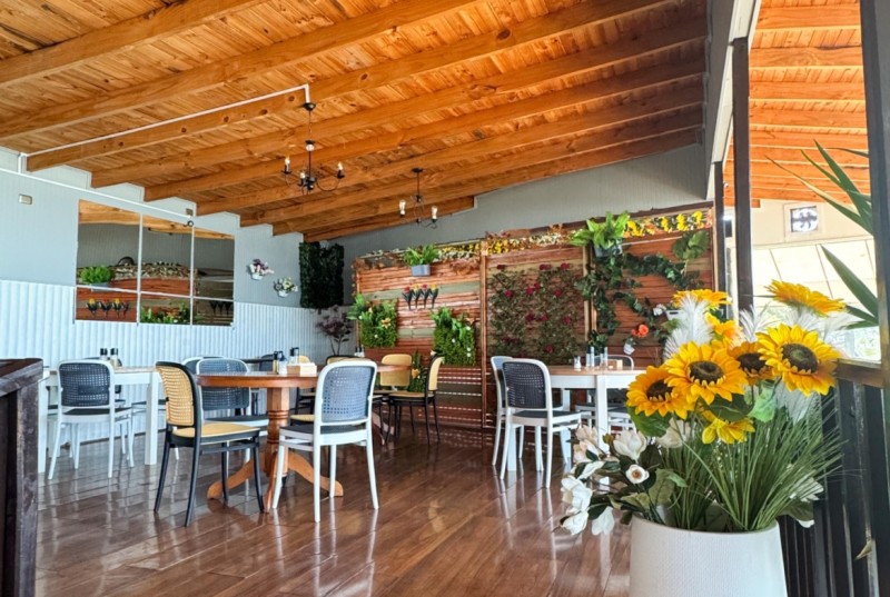 Pelluhue Restaurant Con 3 Ambientes, Al Lado de la Playa