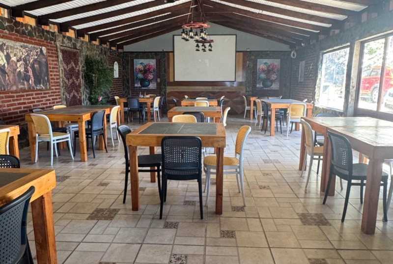 Pelluhue Restaurant Con 3 Ambientes, Al Lado de la Playa
