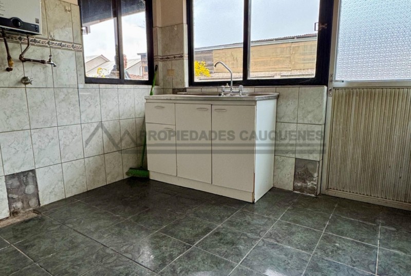 Casa Sólida en Barrio Residencial, Cercana Al Hospital