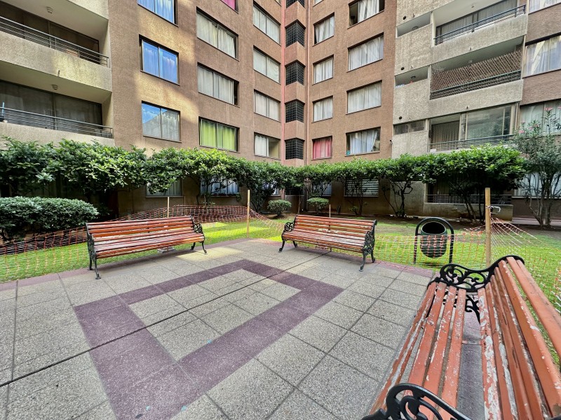 Semi Nuevo Vista Despejada 1D1B+Est / Metro U. de Chile