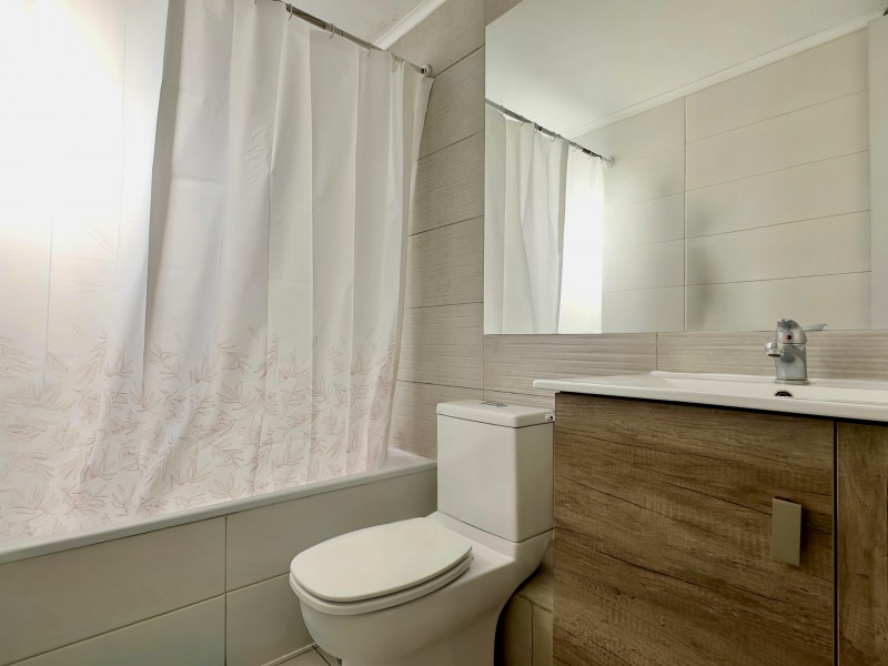 en Venta Depto 2D 1B + B Semi Nuevo / Metro Cal y Canto