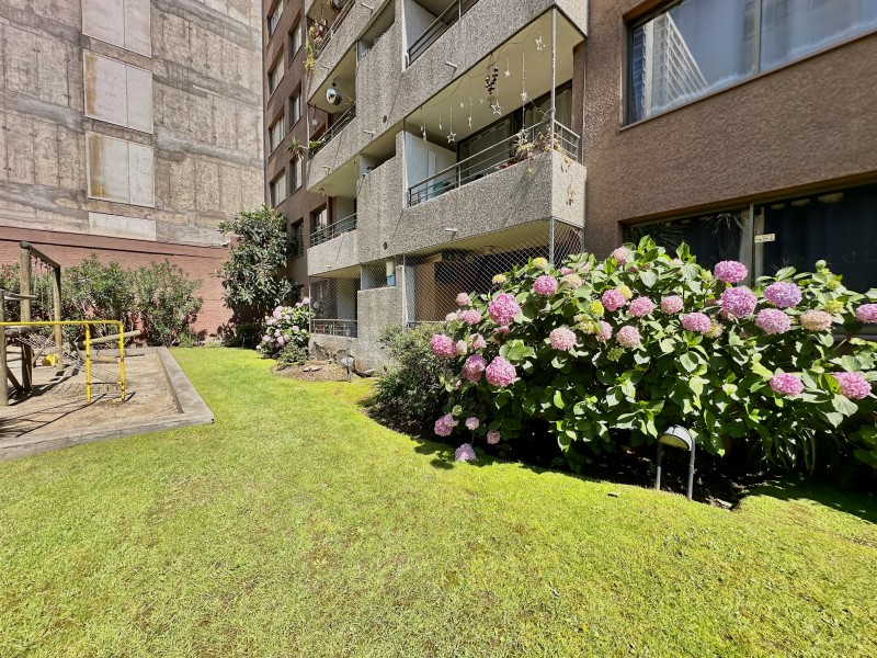 Semi Nuevo Vista Despejada 1D1B+Est / Metro U. de Chile