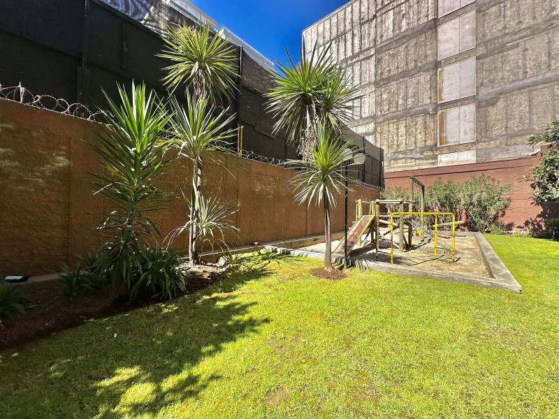 Semi Nuevo Vista Despejada 1D1B+Est / Metro U. de Chile