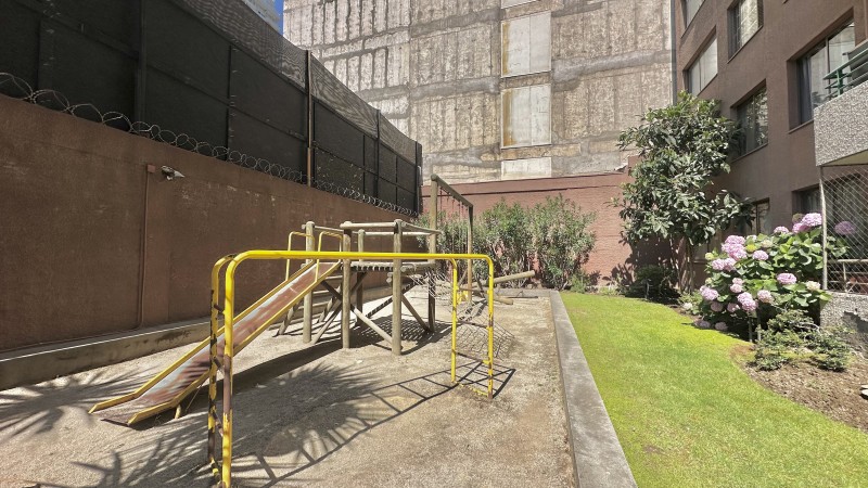 Semi Nuevo Vista Despejada 1D1B+Est / Metro U. de Chile