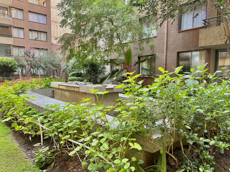 Semi Nuevo Vista Despejada 1D1B+Est / Metro U. de Chile