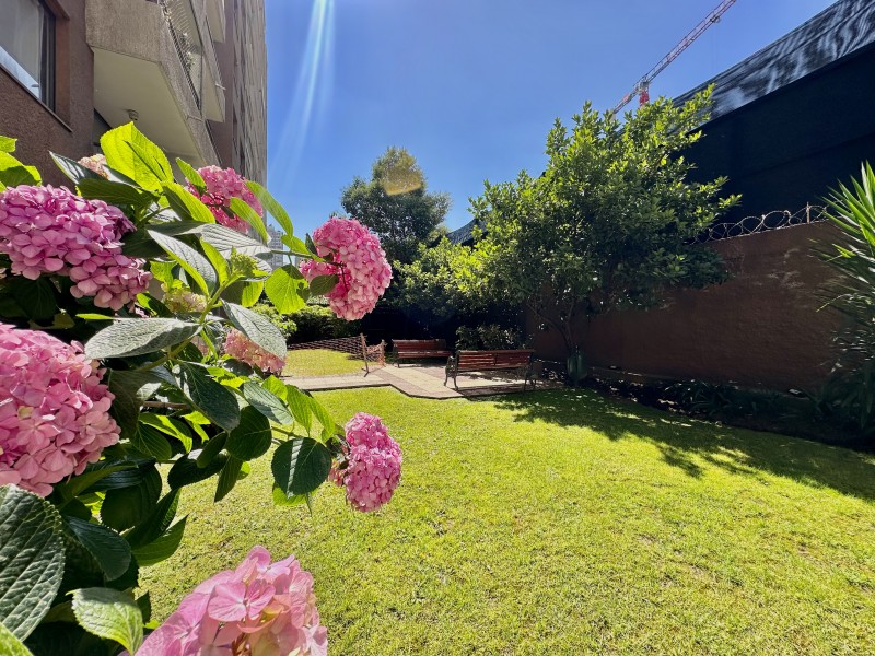 Semi Nuevo Vista Despejada 1D1B+Est / Metro U. de Chile