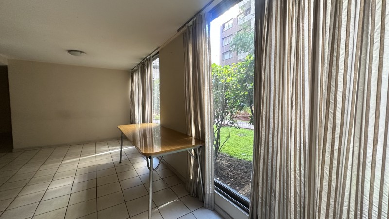 Semi Nuevo Vista Despejada 1D1B+Est / Metro U. de Chile