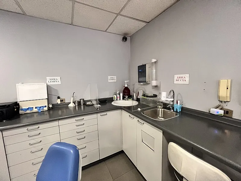 Moderna Clínica Dental en Venta, Metro Tobalaba