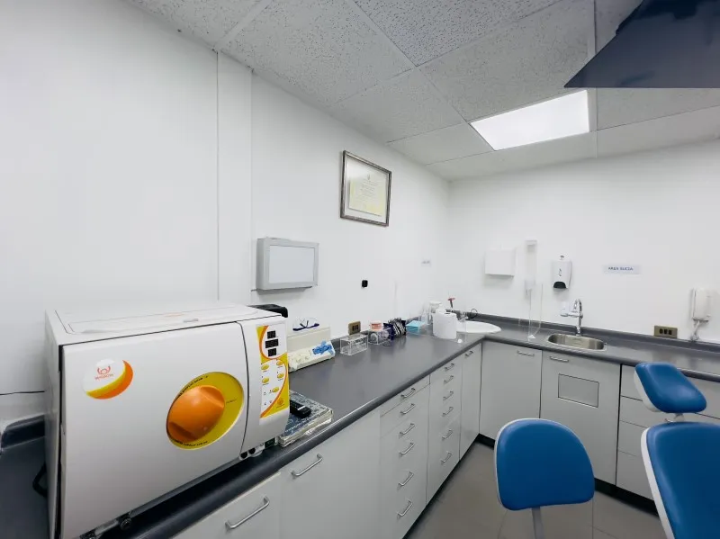 Moderna Clínica Dental en Venta, Metro Tobalaba