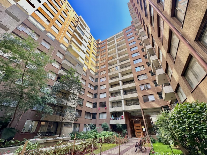 Semi Nuevo Vista Despejada 1D1B+Est / Metro U. de Chile