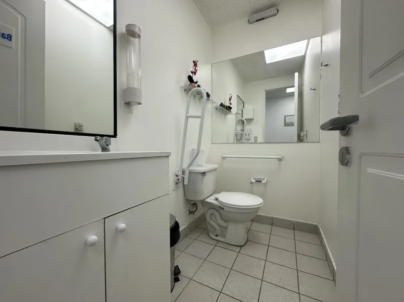 Moderna Clínica Dental en Venta, Metro Tobalaba