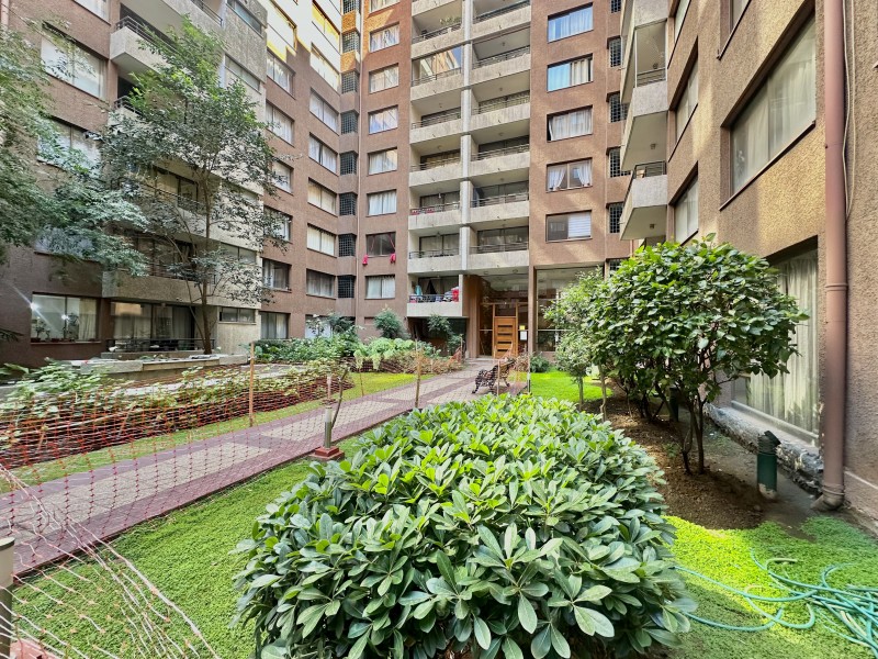 Semi Nuevo Vista Despejada 1D1B+Est / Metro U. de Chile