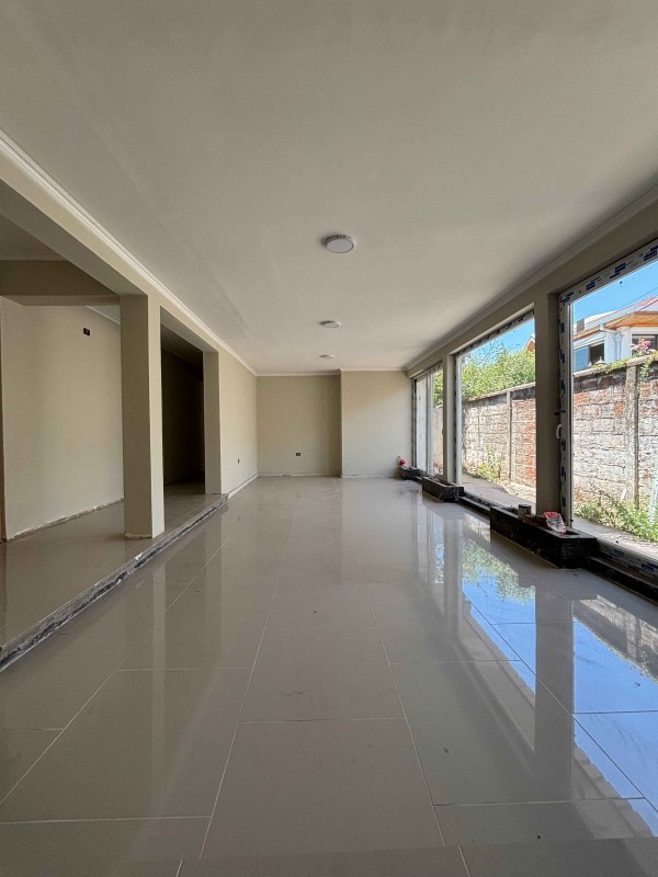 Arrienda Casa Comercial, en Pleno Centro de Linares