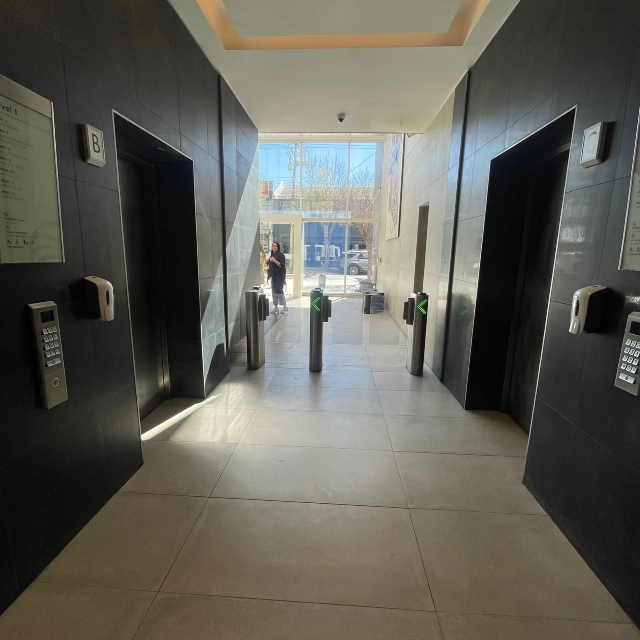 Viña / Arriendo Oficina Marina Work 583 Planta Libre