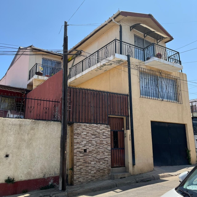 Valpo / Venta Casa 4D 3B 2E Playa Ancha Amoblada