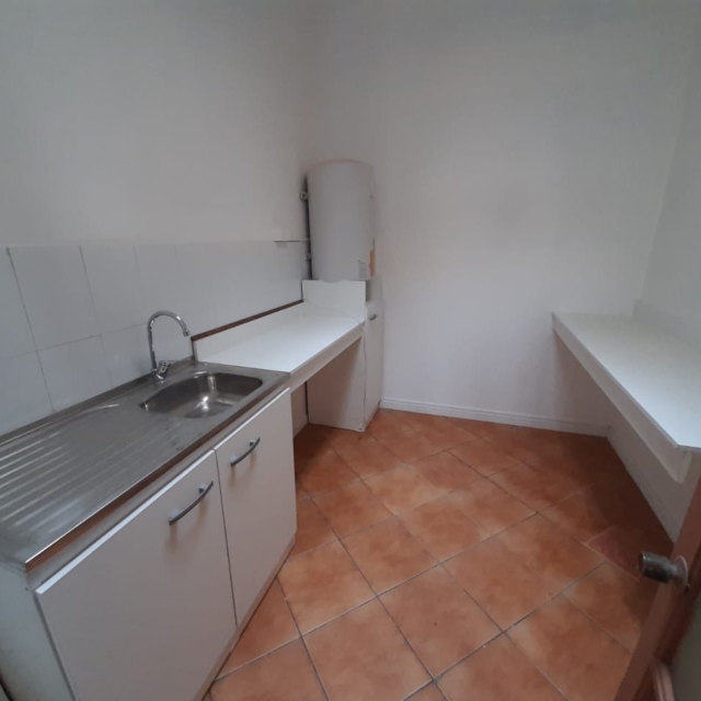 Valpo / Arriendo Local 198 Mts2. 1Bod 2 Baños Freire