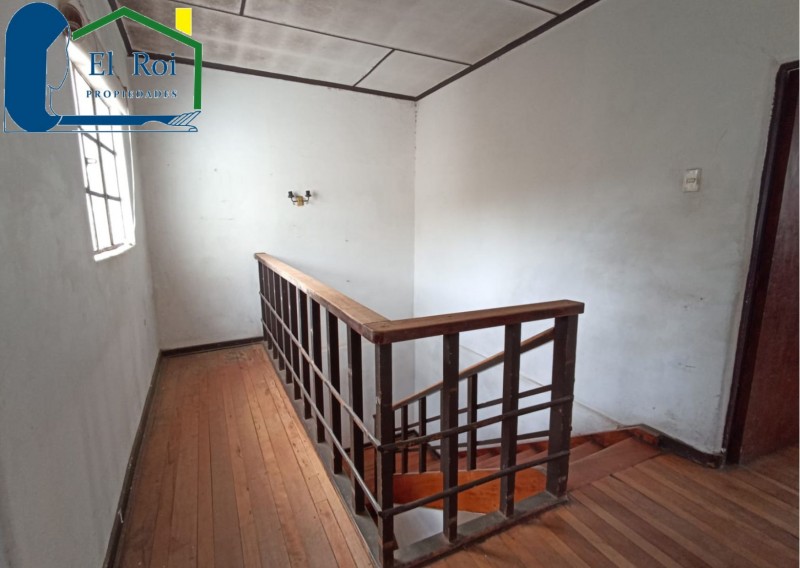 Amplia Casa de Dos Pisos – Cerro San Juan de Dios