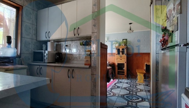 Amplia Casa de Dos Pisos en Sector Residencial – Belloto 2.