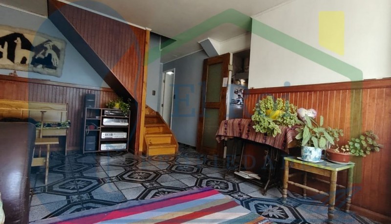 Amplia Casa de Dos Pisos en Sector Residencial – Belloto 2.0