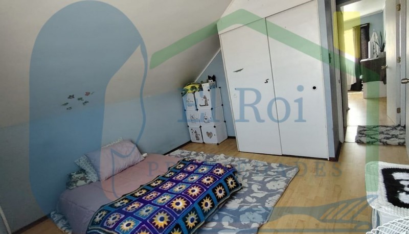 Amplia Casa de Dos Pisos en Sector Residencial – Belloto 2.0