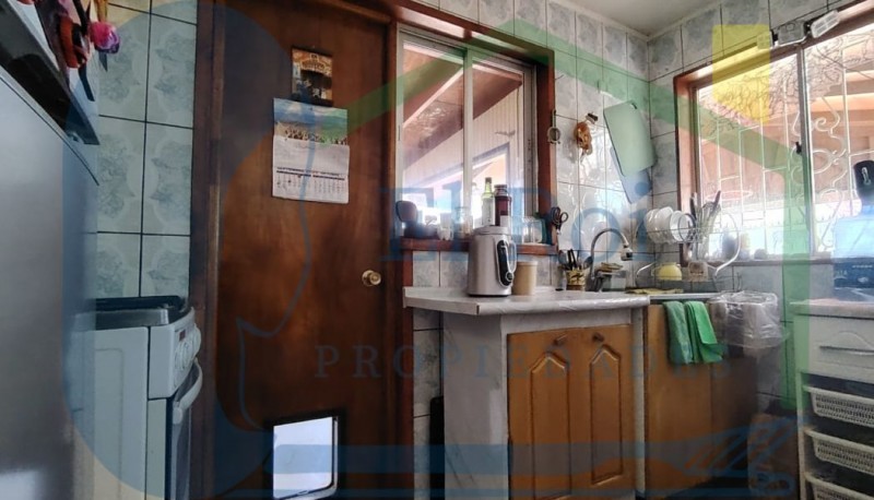 Amplia Casa de Dos Pisos en Sector Residencial – Belloto 2.0