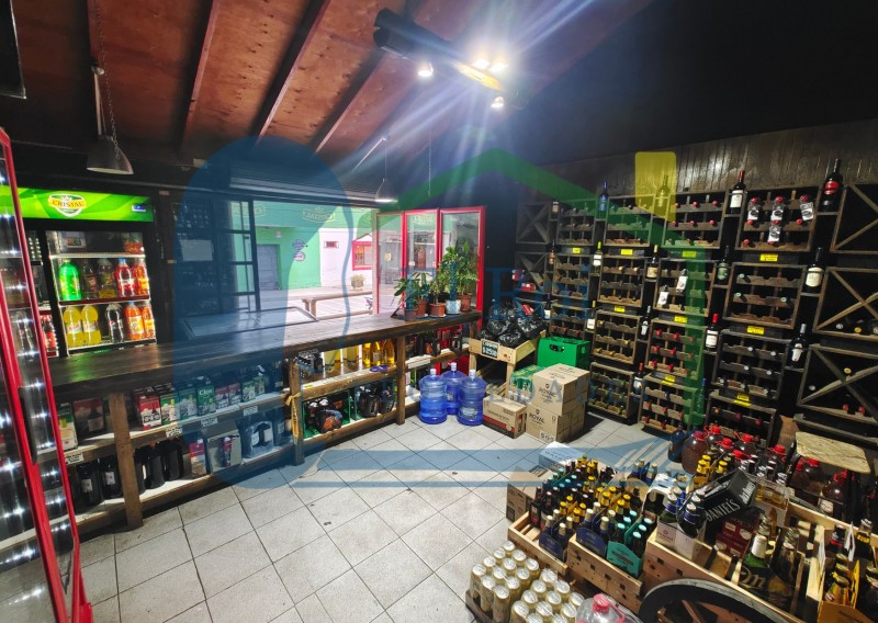 Se Venden 4 Locales Comerciales Independientes