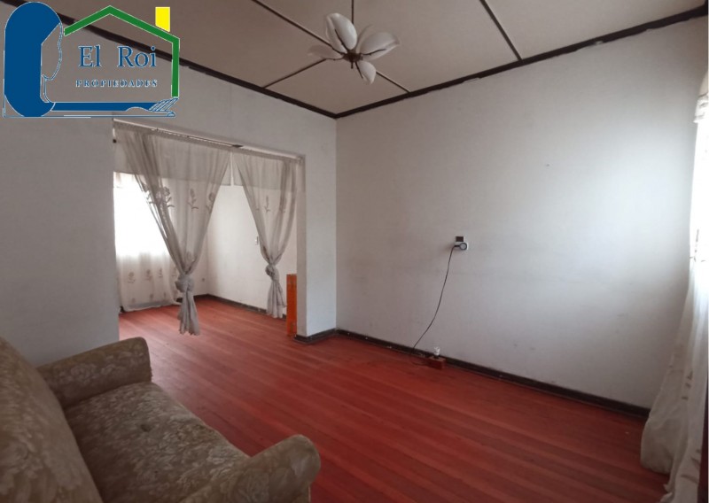 Amplia Casa de Dos Pisos – Cerro San Juan de Dios