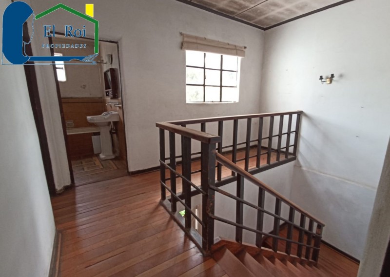 Amplia Casa de Dos Pisos – Cerro San Juan de Dios