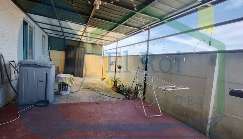 Amplia Casa de Dos Pisos en Sector Residencial – Belloto 2.0